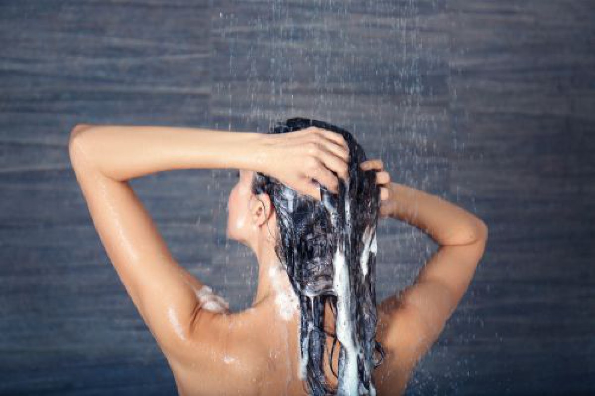 ただのシャワーが「美容液シャワー」に変わる。美容フリークがみんなやってる「あること」