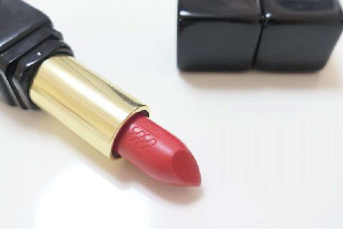 繊細なゴールドパールがとにかく可愛い!GUERLAINの春色リップ♡
