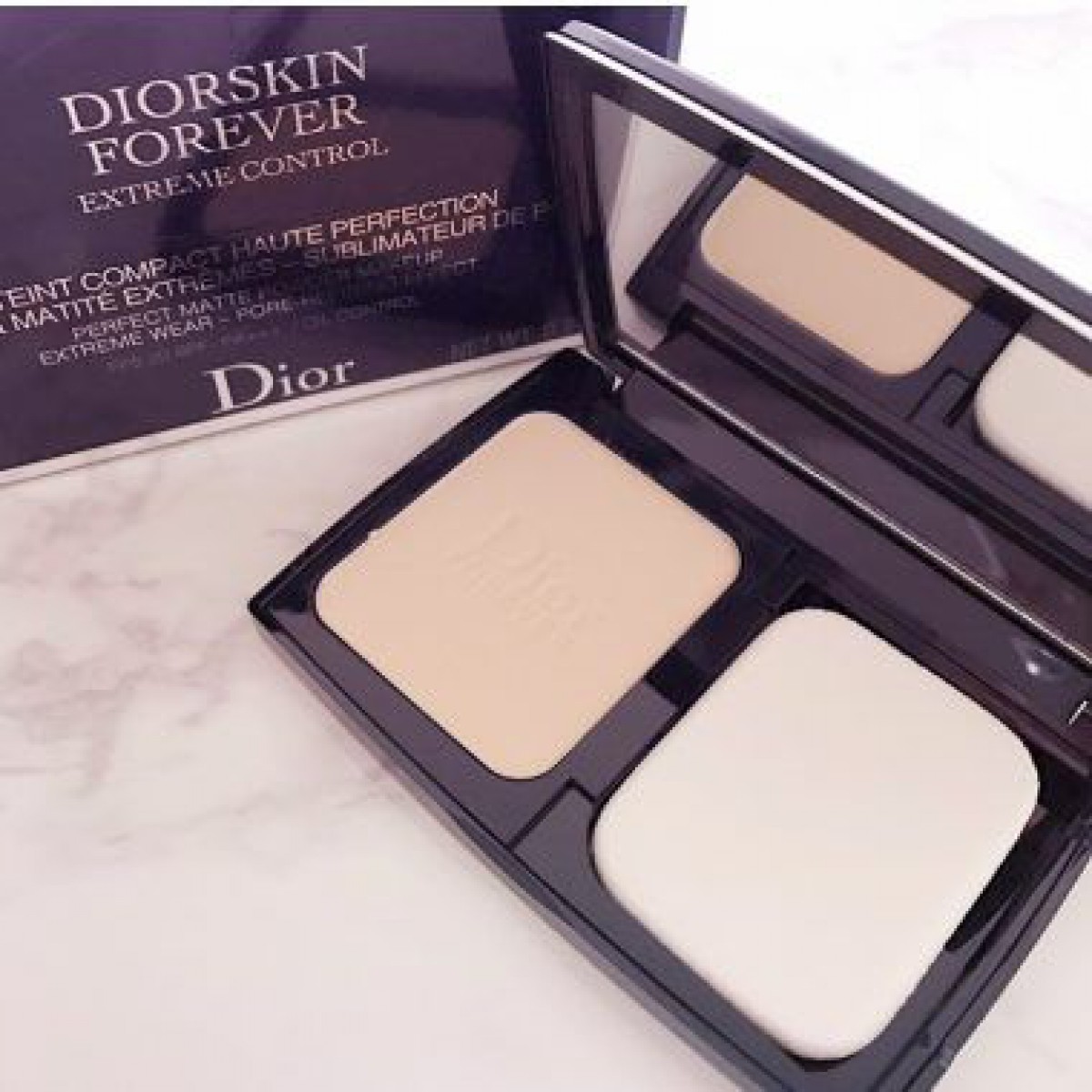 【Dior】素肌のように軽いパウダーファンデーション