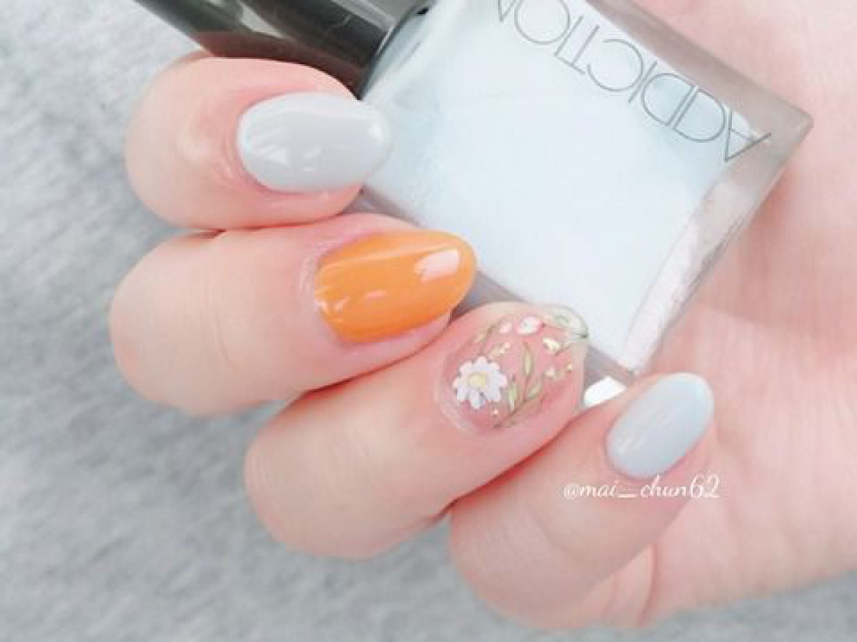 ADDICTIONの新色とフットネイル