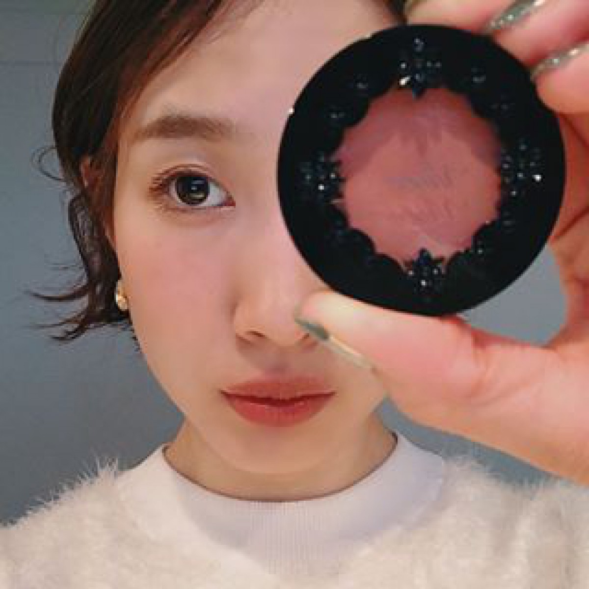 話題の影に「美」あり。人気プチプラコスメ、4ブランドの隠れた名品を教えます