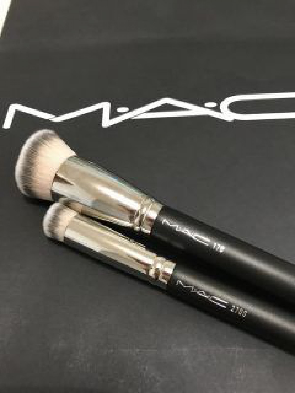 ＭＡＣ人気ブラシの使い方や洗い方は？