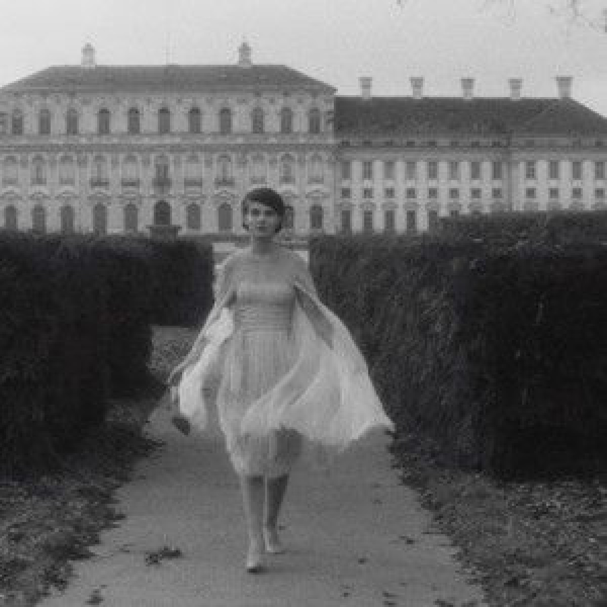 シャネルが衣装提供、1961年公開映画「去年マリエンバートで」4Kリマスター版が恵比寿ガーデンシネマで10月公開