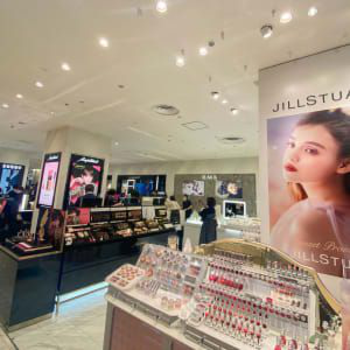 松屋銀座の化粧品売場が2割増床　SUQQUなど新ブランド導入、メイクサービス拡充で「館のファンを育てる」