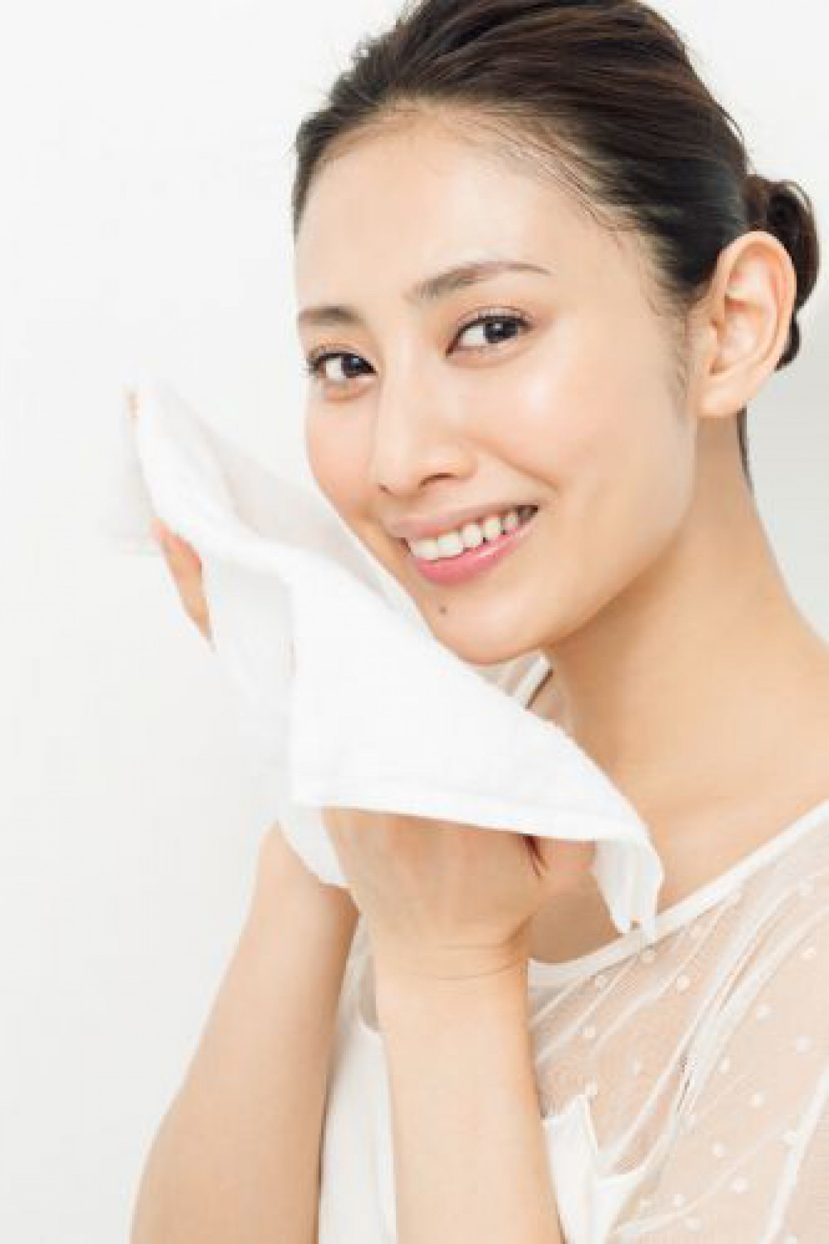 タオルで2分！ 洗顔代わりにぬぐうだけ　くすみ知らずの透明肌になれる“美白スチーム”法（日経ウーマンオンライン（日経ヘルス））